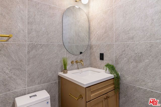 8954 Kramerwood Place, Los Angeles, CA 90034