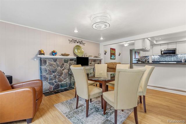 3129 Beacham Drive, Waterford, MI 48329