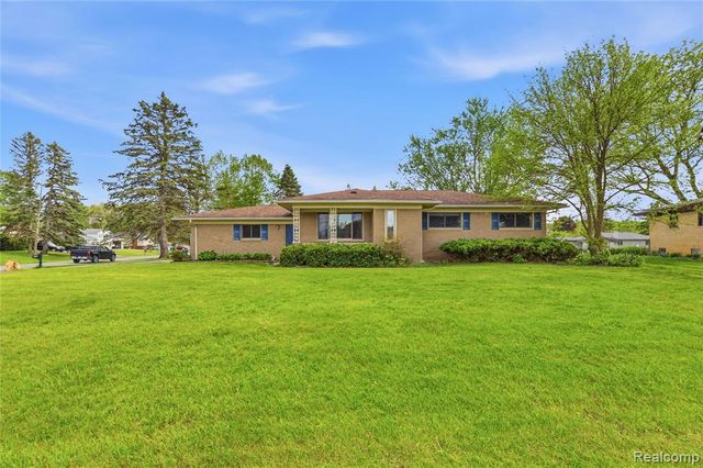 3129 Beacham Drive, Waterford, MI 48329