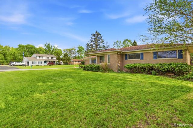 3129 Beacham Drive, Waterford, MI 48329