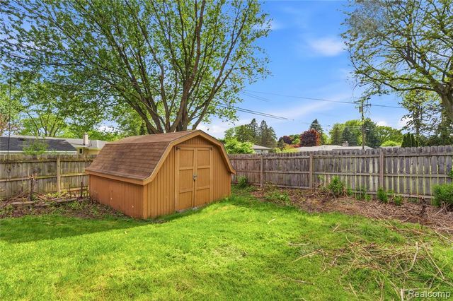 3129 Beacham Drive, Waterford, MI 48329