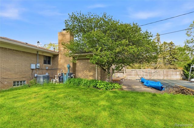 3129 Beacham Drive, Waterford, MI 48329