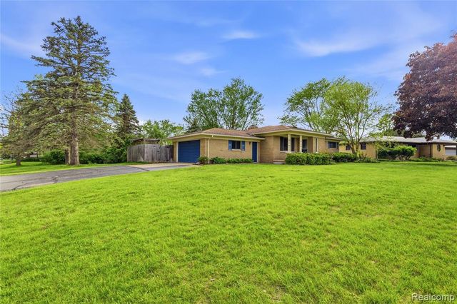 3129 Beacham Drive, Waterford, MI 48329