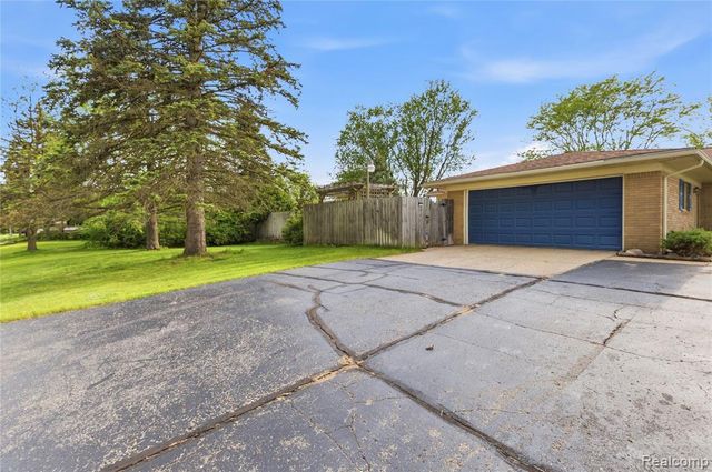3129 Beacham Drive, Waterford, MI 48329