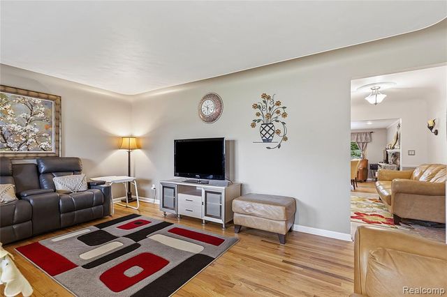 3129 Beacham Drive, Waterford, MI 48329