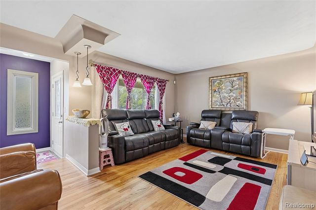 3129 Beacham Drive, Waterford, MI 48329