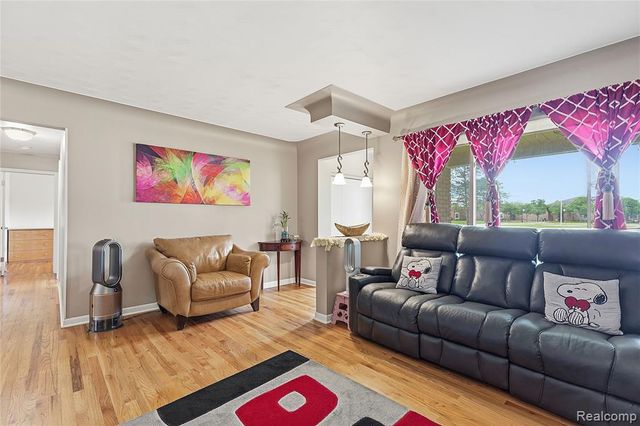 3129 Beacham Drive, Waterford, MI 48329