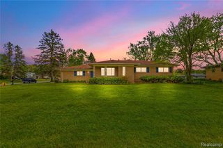 3129 Beacham Drive, Waterford, MI 48329