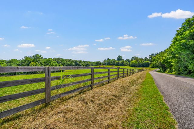2 Jim Read Rd, Ashland City, TN 37015
