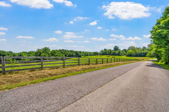 2 Jim Read Rd, Ashland City, TN 37015