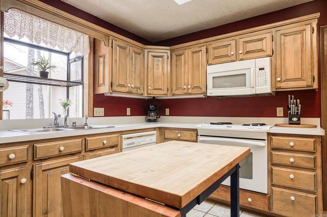 44 Doscientos Circle, Hot Springs Village, AR 71909