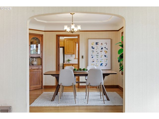 3757 Se TOLMAN St, Portland, OR 97202