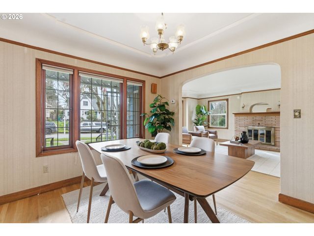 3757 Se TOLMAN St, Portland, OR 97202