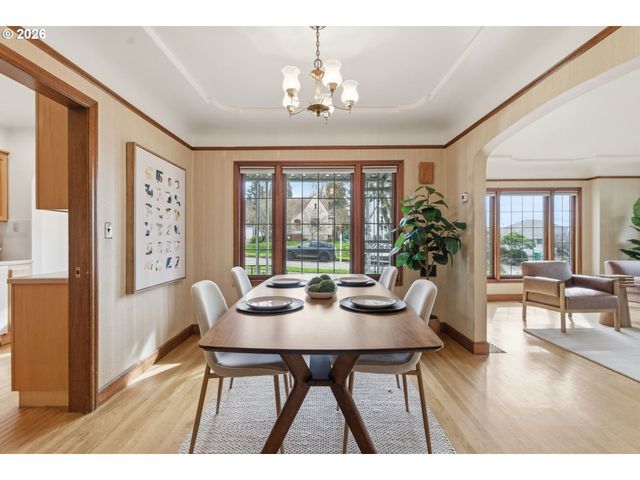 3757 Se TOLMAN St, Portland, OR 97202