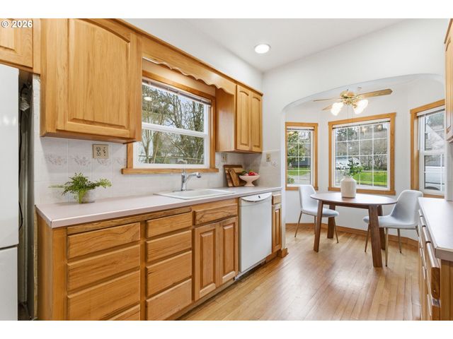 3757 Se TOLMAN St, Portland, OR 97202