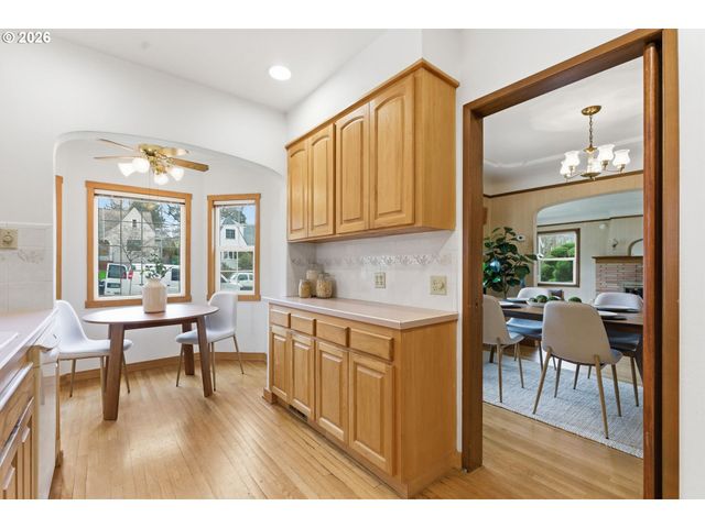 3757 Se TOLMAN St, Portland, OR 97202