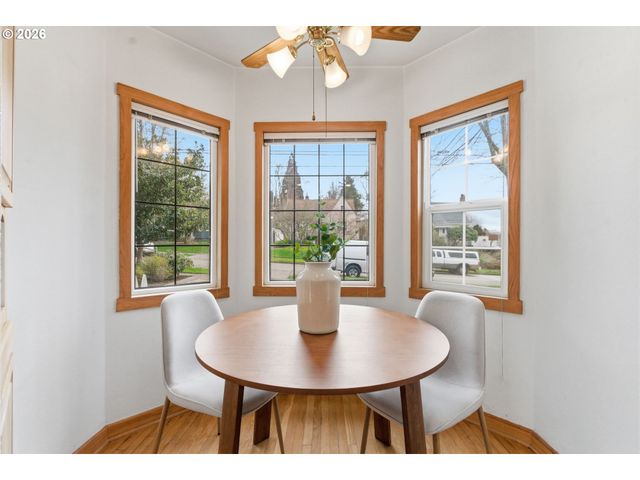 3757 Se TOLMAN St, Portland, OR 97202