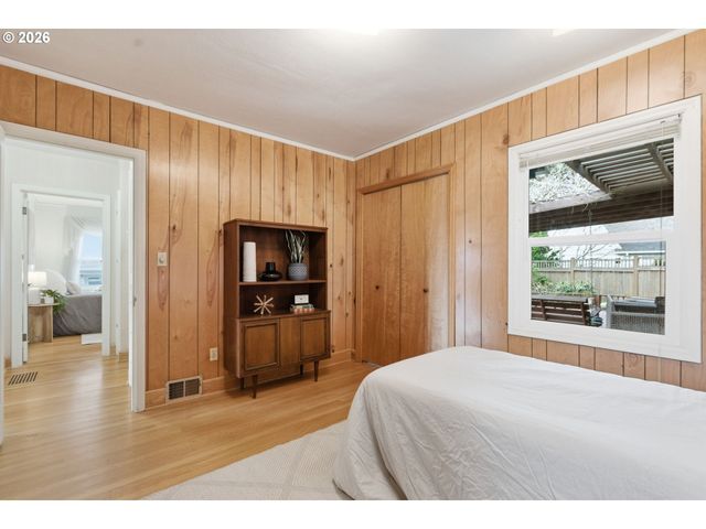 3757 Se TOLMAN St, Portland, OR 97202