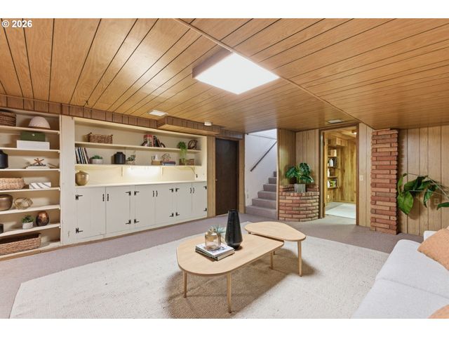 3757 Se TOLMAN St, Portland, OR 97202