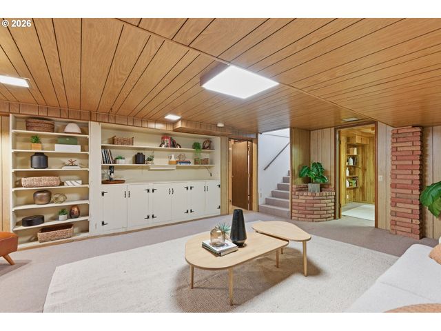 3757 Se TOLMAN St, Portland, OR 97202