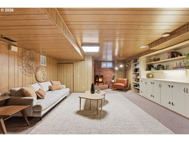 3757 Se TOLMAN St, Portland, OR 97202