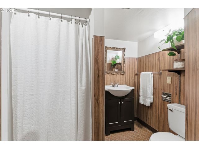 3757 Se TOLMAN St, Portland, OR 97202