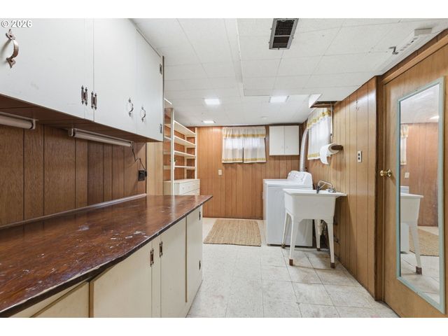 3757 Se TOLMAN St, Portland, OR 97202