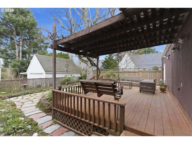 3757 Se TOLMAN St, Portland, OR 97202