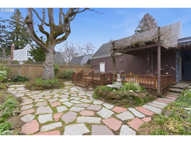 3757 Se TOLMAN St, Portland, OR 97202