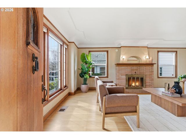 3757 Se TOLMAN St, Portland, OR 97202