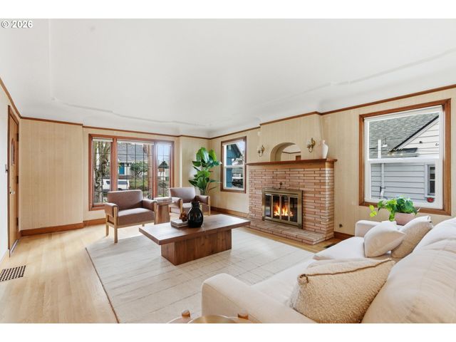 3757 Se TOLMAN St, Portland, OR 97202