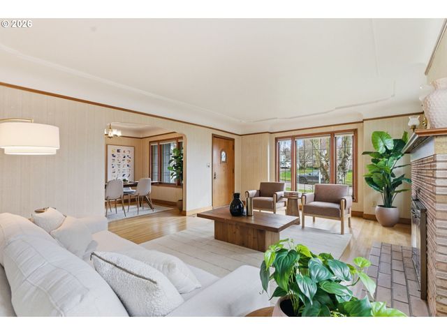 3757 Se TOLMAN St, Portland, OR 97202