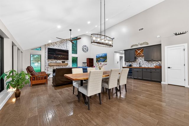 27 E Kitty Hawk Street, Richmond, TX 77406