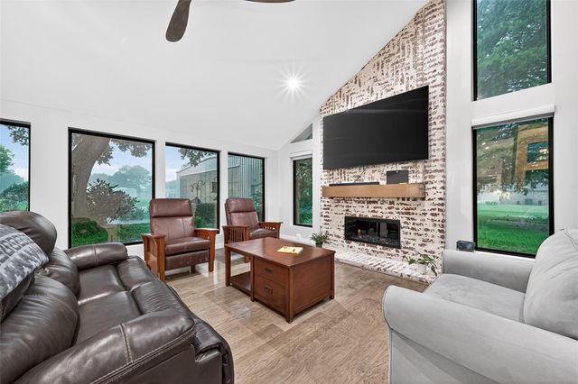 27 E Kitty Hawk Street, Richmond, TX 77406