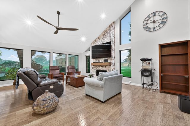27 E Kitty Hawk Street, Richmond, TX 77406