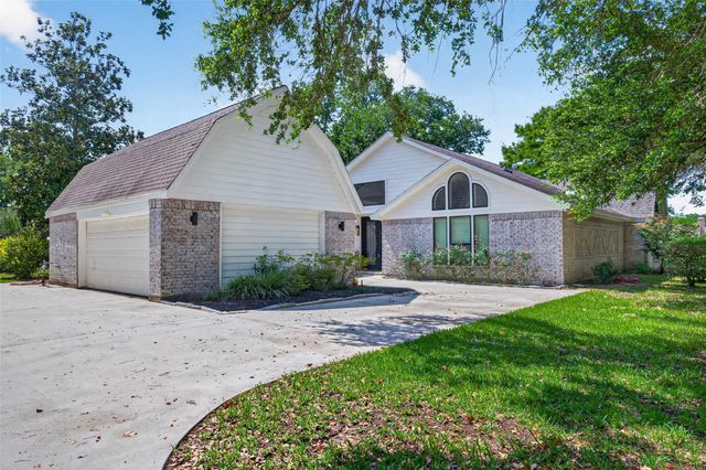 27 E Kitty Hawk Street, Richmond, TX 77406