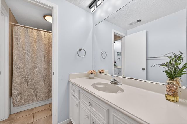 27 E Kitty Hawk Street, Richmond, TX 77406