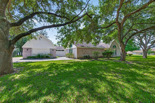 27 E Kitty Hawk Street, Richmond, TX 77406