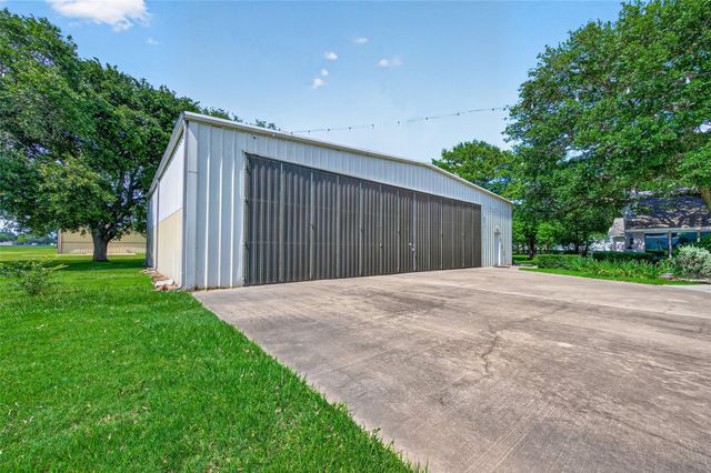 27 E Kitty Hawk Street, Richmond, TX 77406