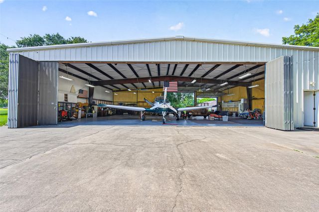 27 E Kitty Hawk Street, Richmond, TX 77406