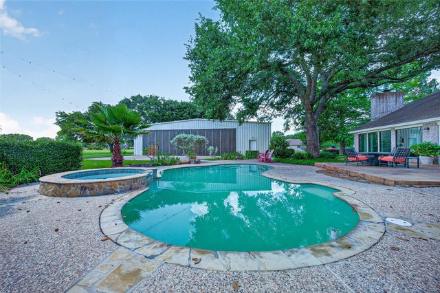 27 E Kitty Hawk Street, Richmond, TX 77406