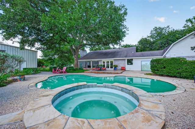 27 E Kitty Hawk Street, Richmond, TX 77406