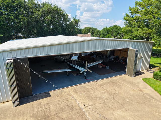 27 E Kitty Hawk Street, Richmond, TX 77406