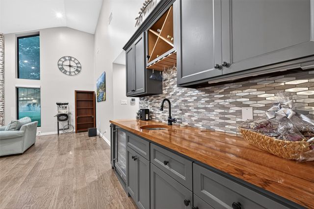 27 E Kitty Hawk Street, Richmond, TX 77406