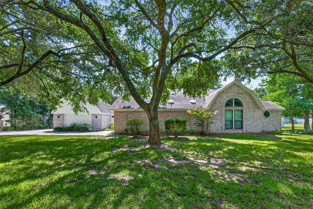 27 E Kitty Hawk Street, Richmond, TX 77406
