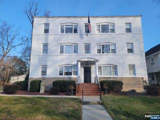68 Magnolia 2, Hillsdale, NJ 07642