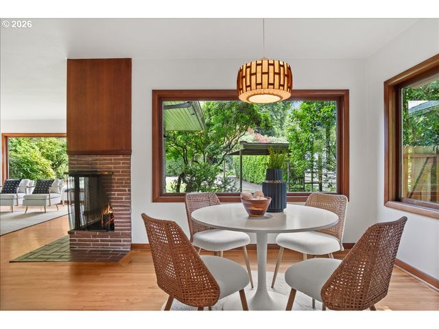 1710 Sw BROADWAY Dr, Portland, OR 97201