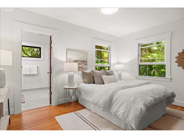 1710 Sw BROADWAY Dr, Portland, OR 97201