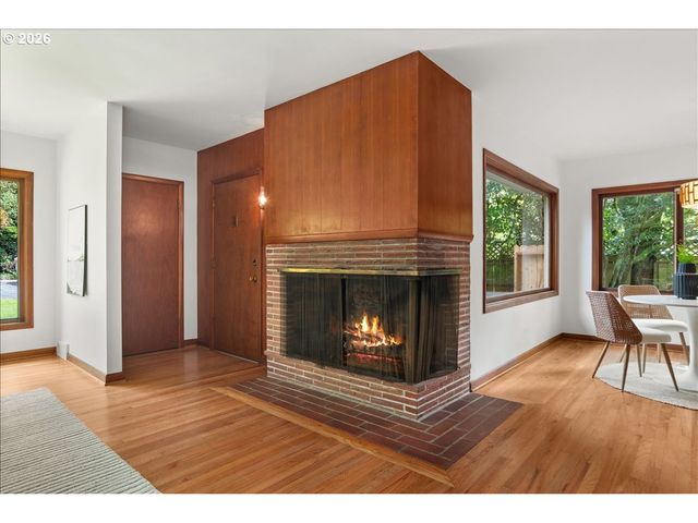 1710 Sw BROADWAY Dr, Portland, OR 97201