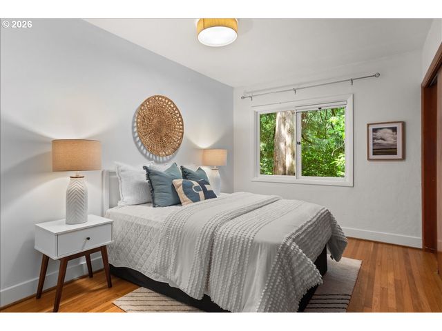 1710 Sw BROADWAY Dr, Portland, OR 97201